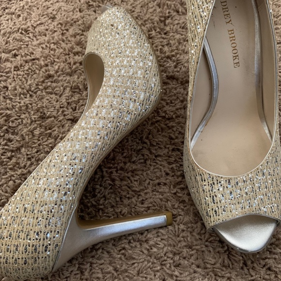 Shoes - Picture 2 of 4